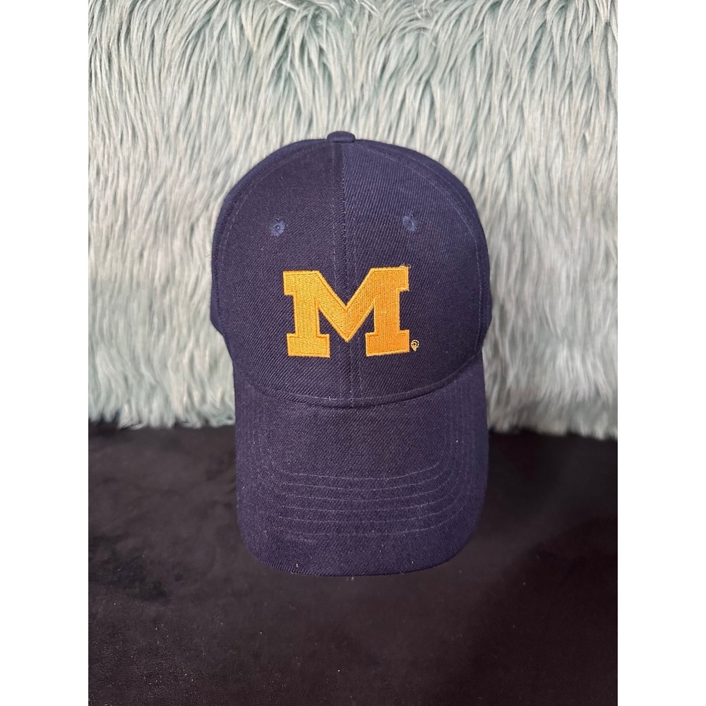 Michigan Wolverines Hat Navy Blue NCAA Cap Fitted 7 1/4 6 panel wool blend